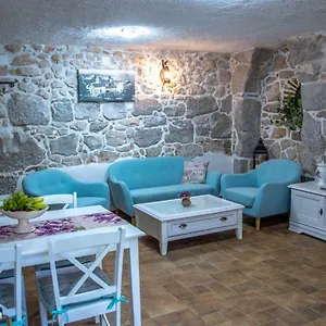 Ferienhaus Traditional Stone House St.anton, Malinska
